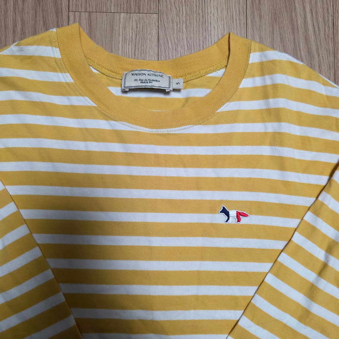 s) 메종키츠네 삼색 폭스 패치 스트라이프 라운드 긴팔 상품이미지2