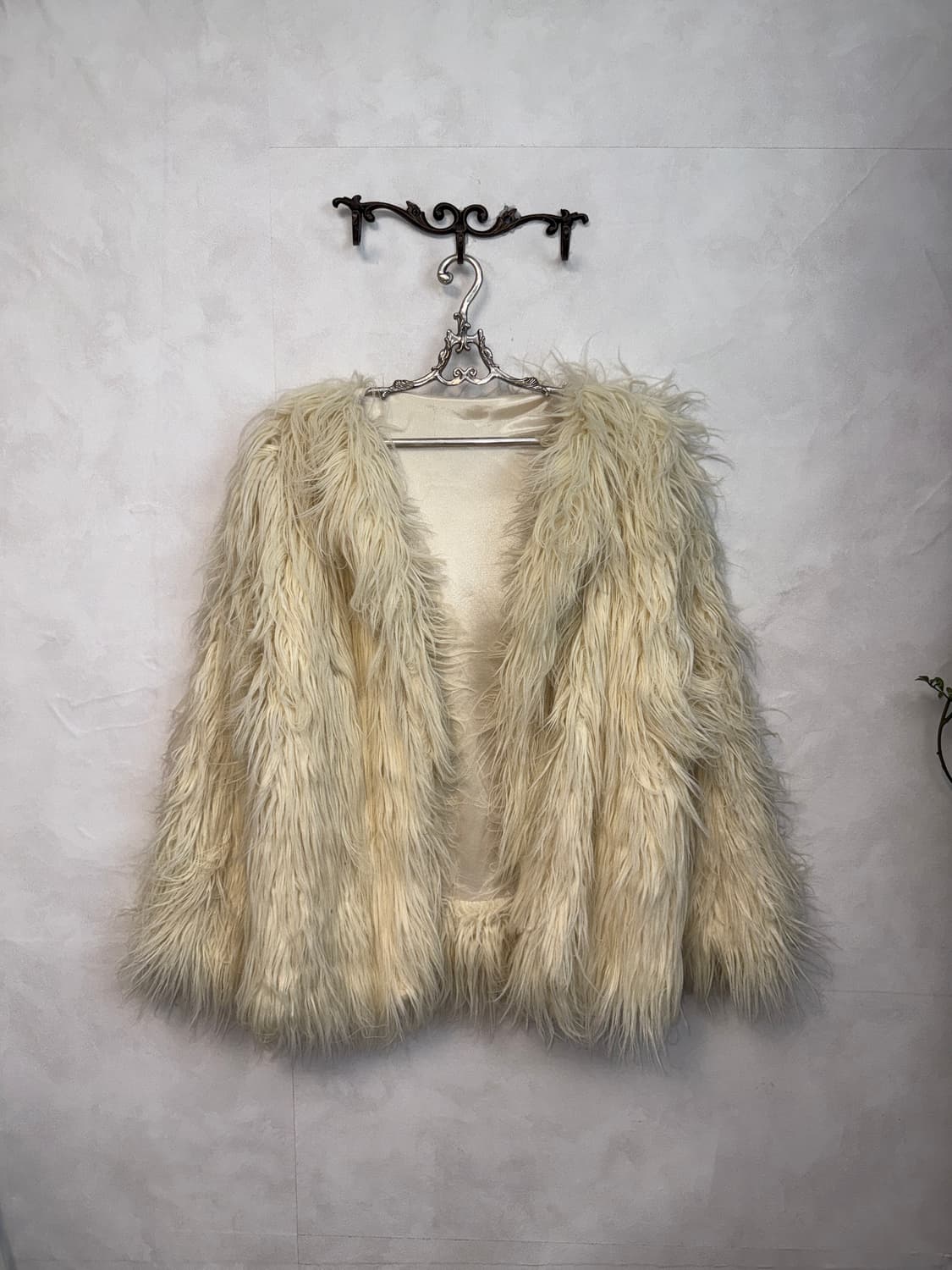 Ivory grunge faux fur jacket  상품이미지4