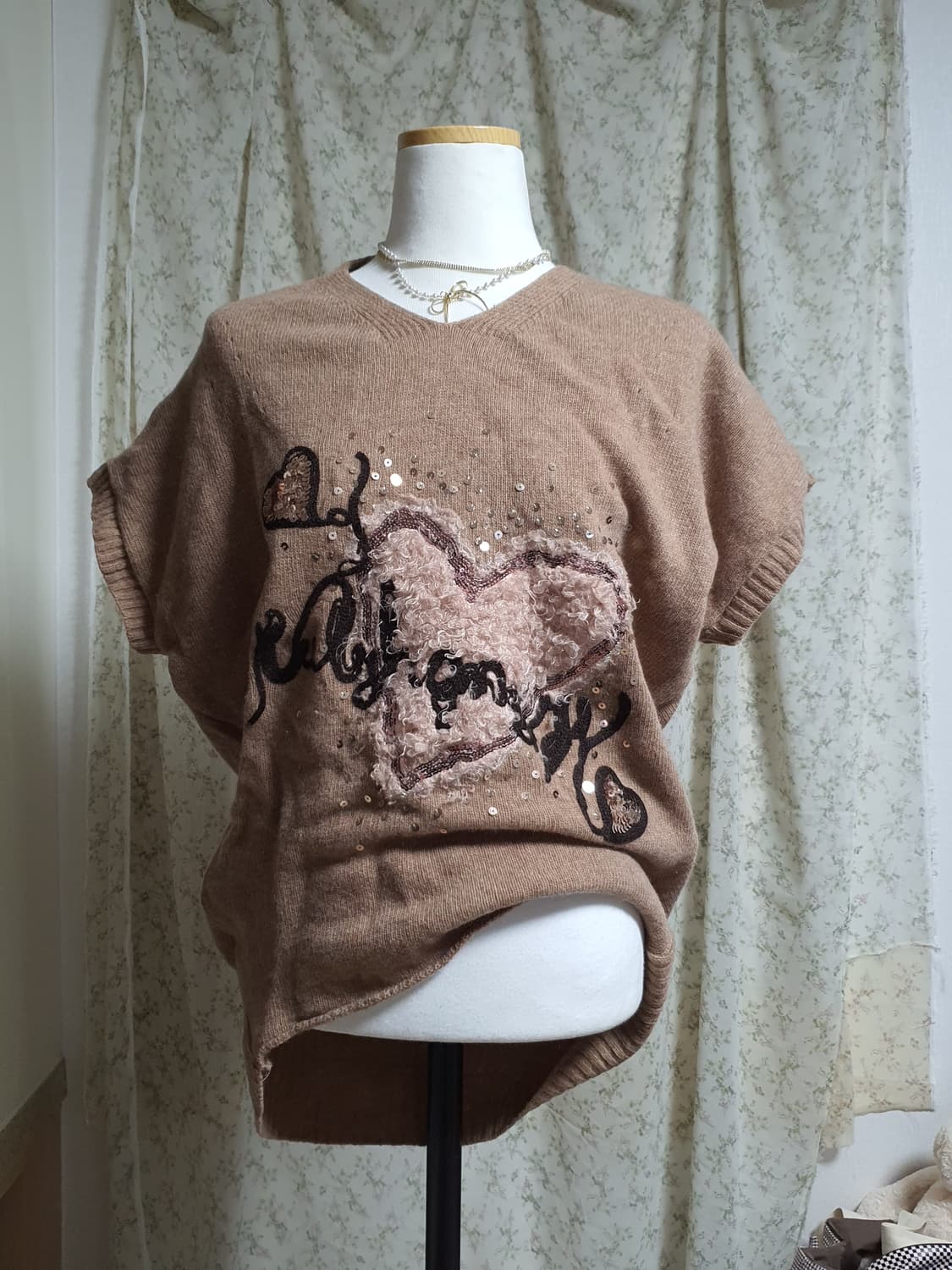 [빈티지] 브라운 하트 스팽글 반팔 니트 상품이미지1