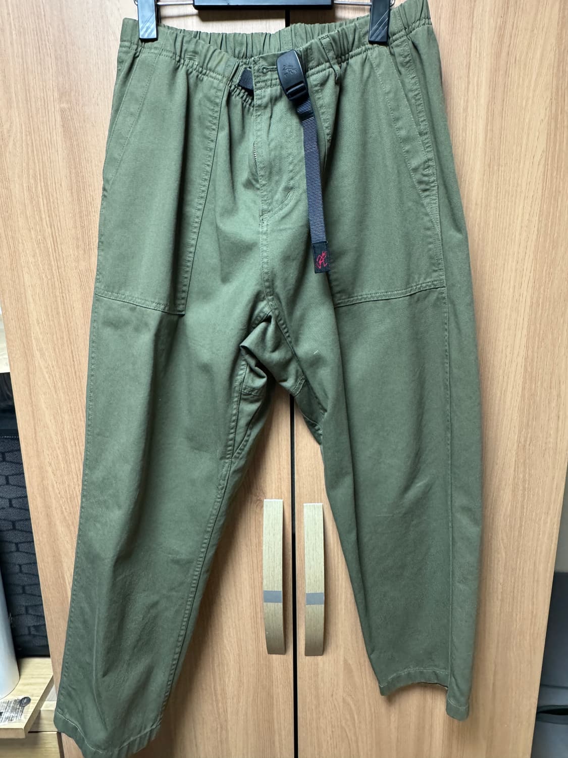 그라미치 루즈테이퍼드 올리브 상품이미지1