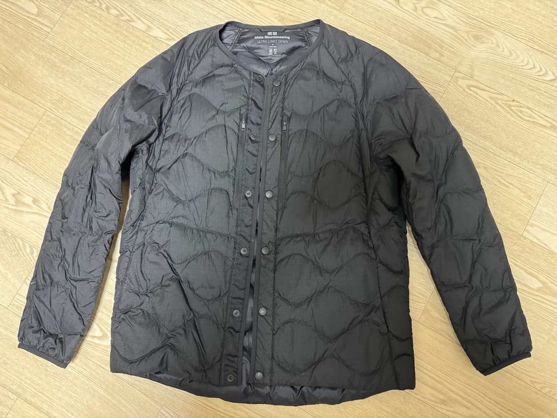 [M] 유니클로 화이트 마운틴엔지니어링 경량 패딩 상품이미지1