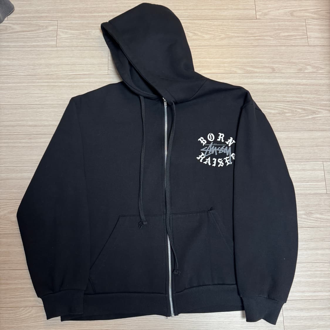 스투시 본앤레이즈드 로고 후드 집업 블랙 상품이미지3