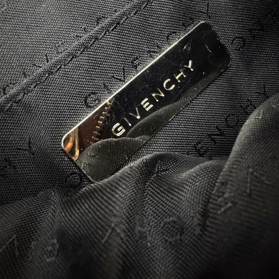 지방시 모노그램 나일론 버클 미니백 상품이미지8