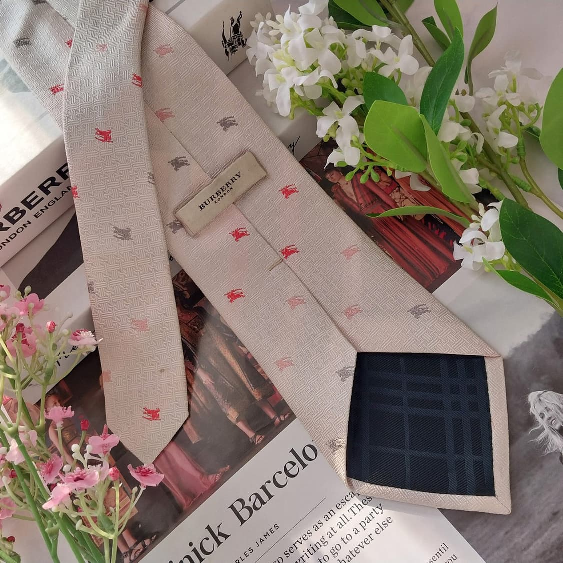 버버리 실크 아이보리 기마사 자카드 넥타이 9.4cm A등급 K1635
 상품이미지4