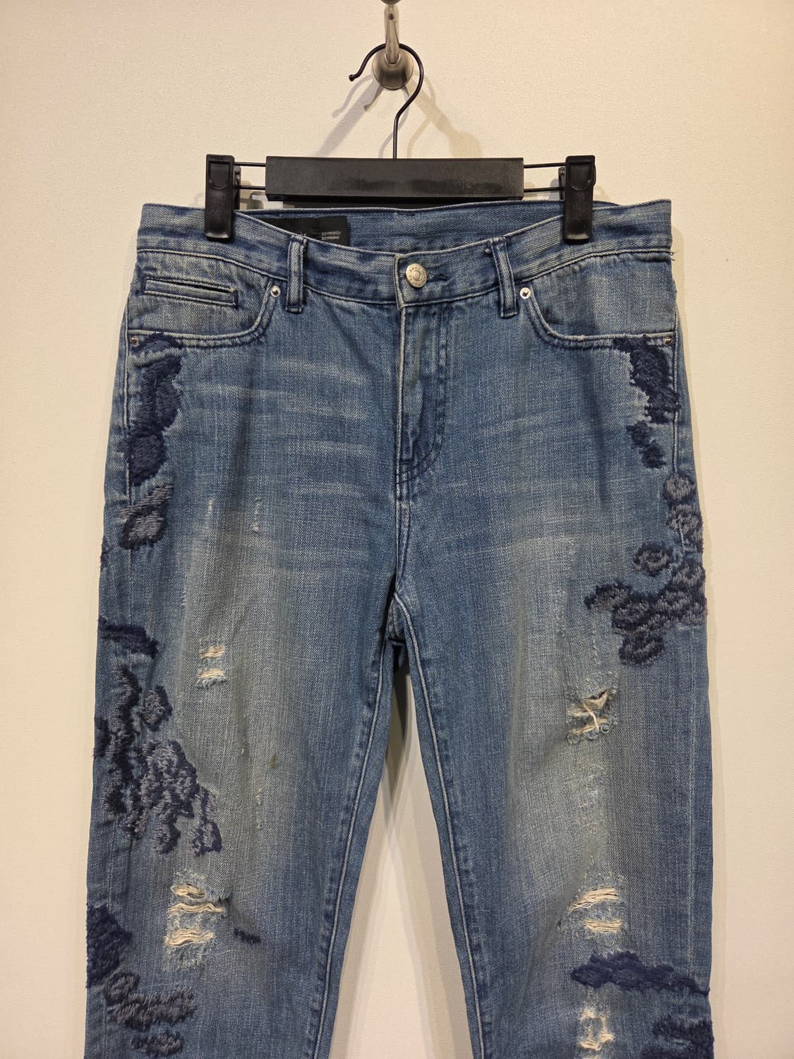 아르마니 익스체인지(A|X) 자수&디스트로이드 보이프렌드 진 상품이미지3