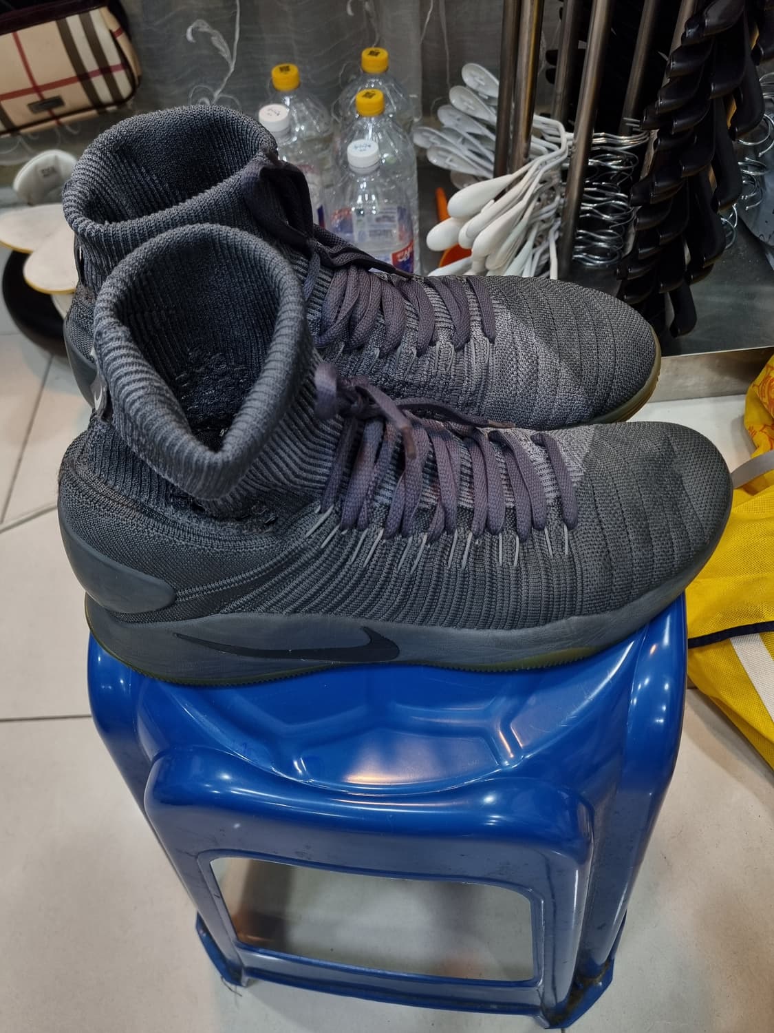 나이키 회색 운동화 상품이미지2