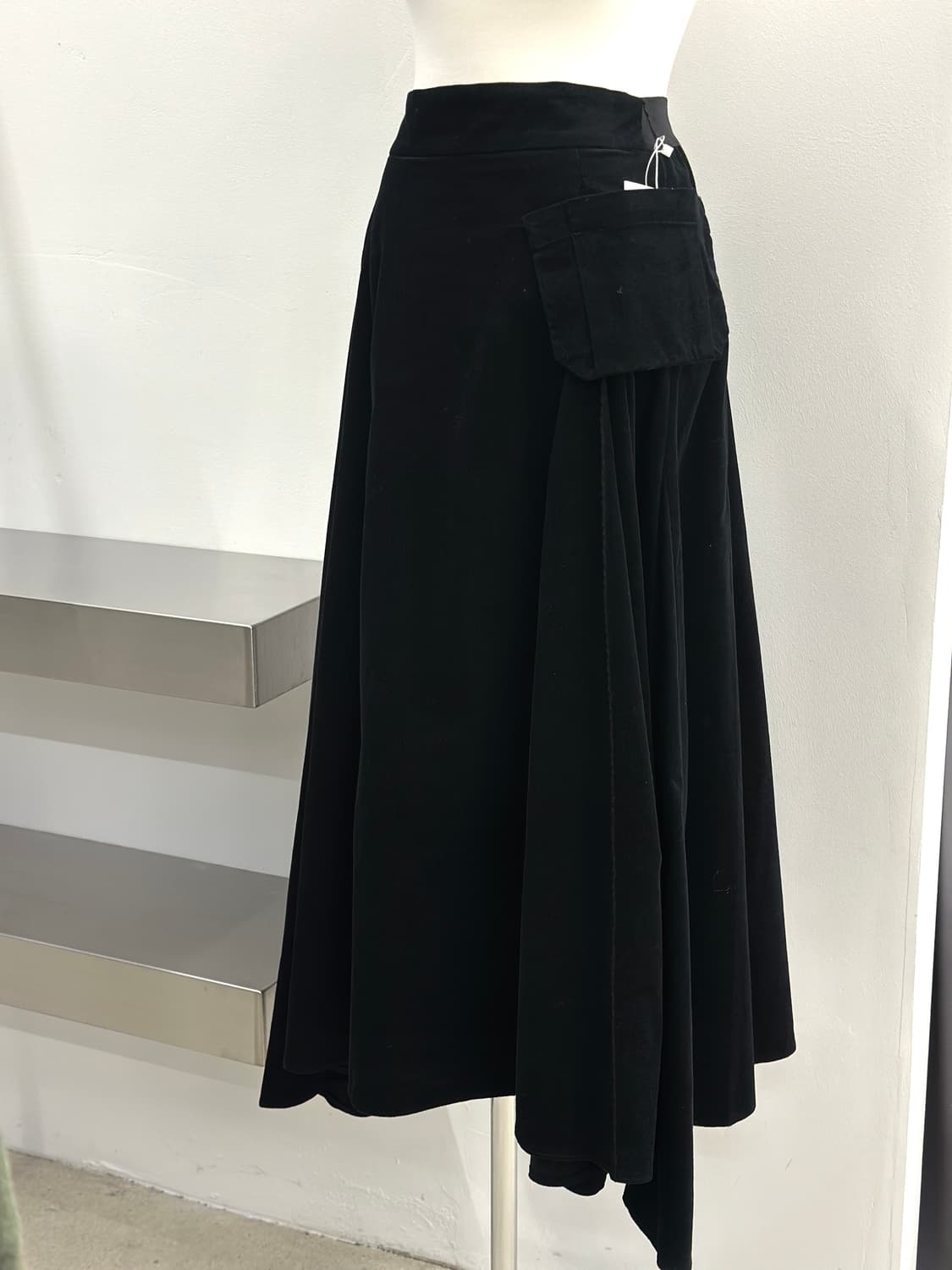 타임 블랙 코듀로이 포켓 롱 스커트  상품이미지1