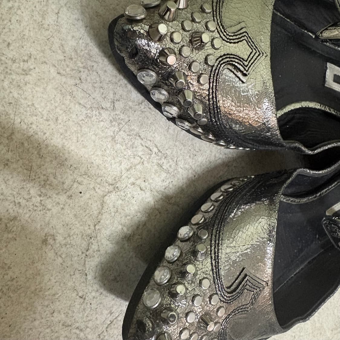 맥퀸 스터드 플랫슈즈 실버 235 상품이미지7