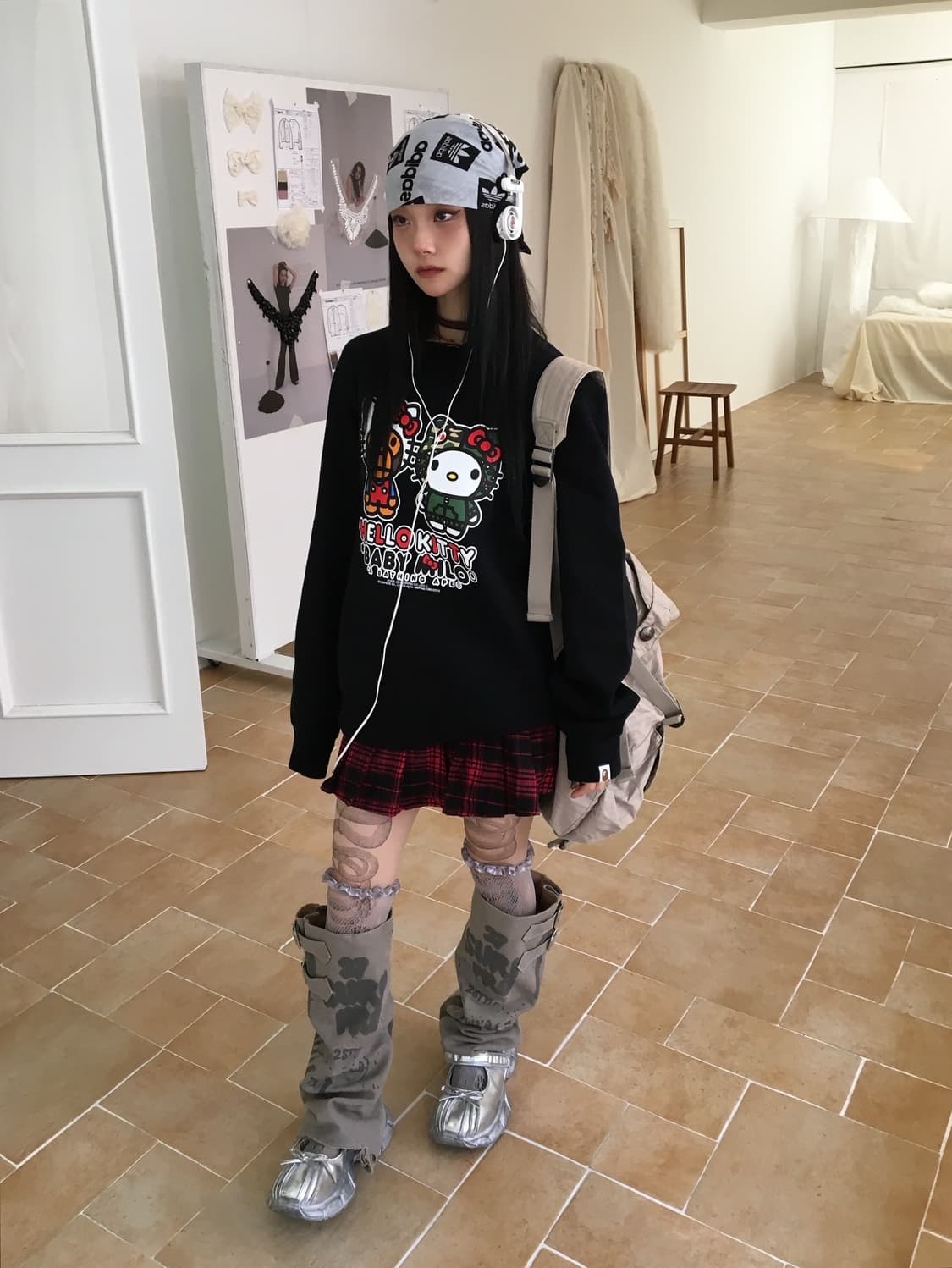 베이프 헬로키티 맨투맨 상품이미지5