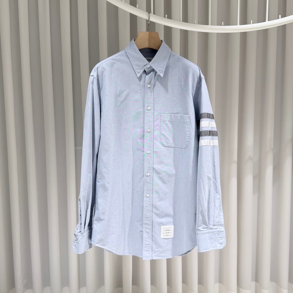 (A+/5) / 톰브라운 솔리드 플란넬 사선완장 셔츠 스카이 상품이미지1