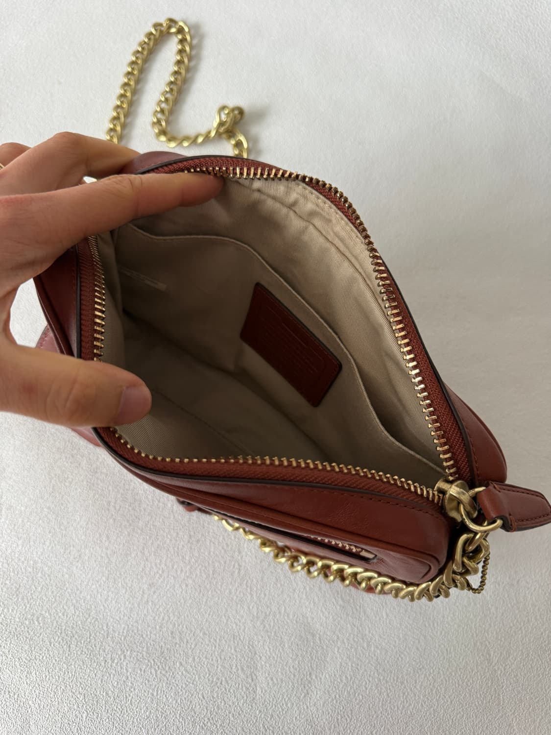 코치(COACH) 레더 체인 크로스백 상품이미지8