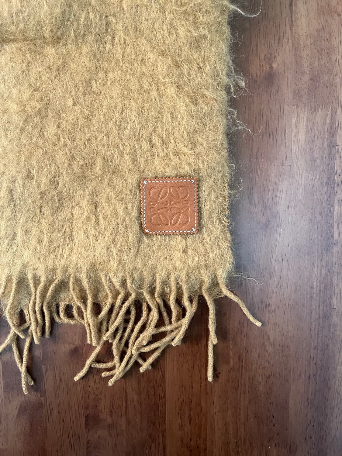 로에베 모헤어 카멜 머플러 상품이미지5