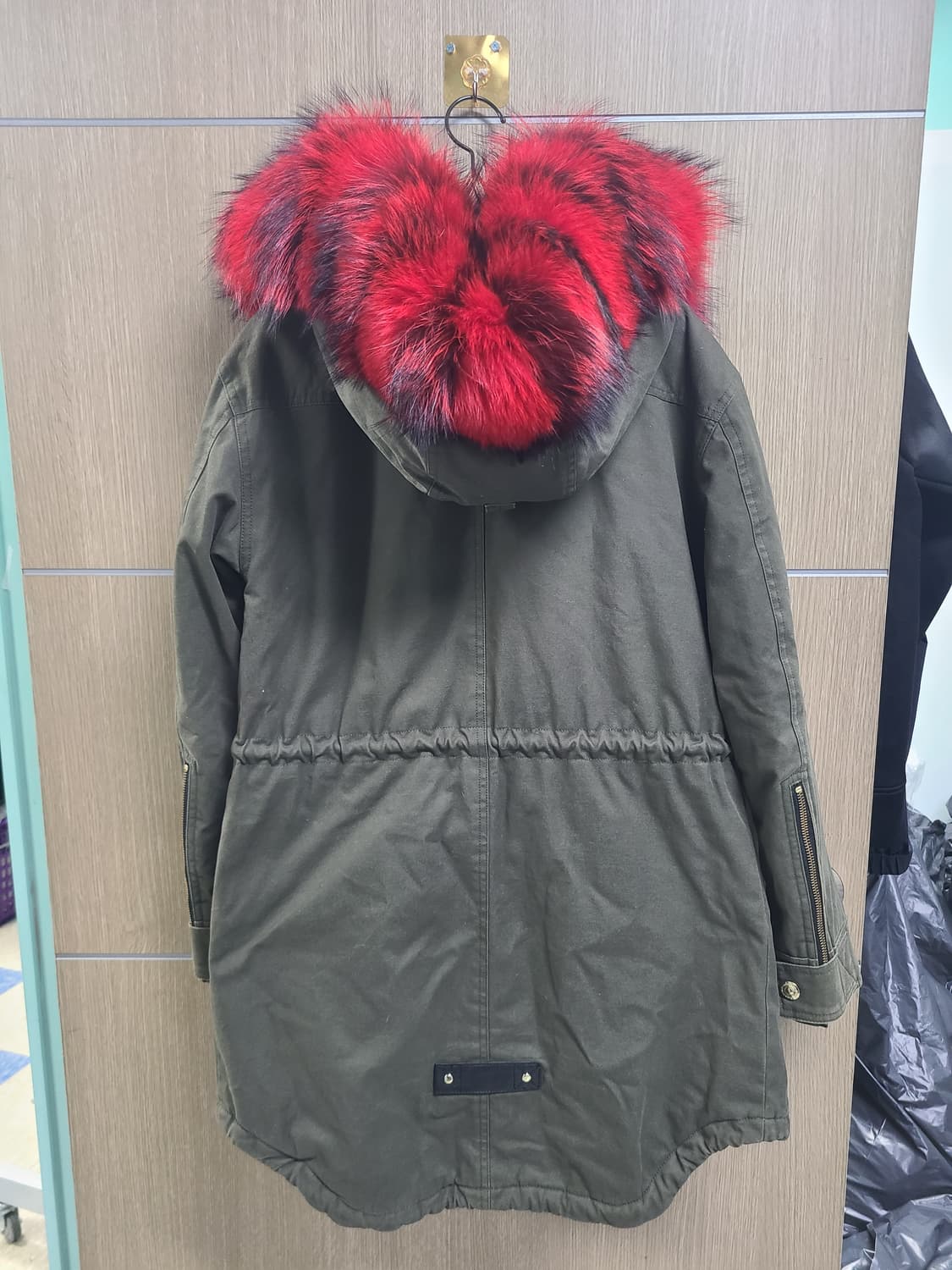 무스너클 레드폭스퍼 금장와펜 카키야상패딩 상품이미지4