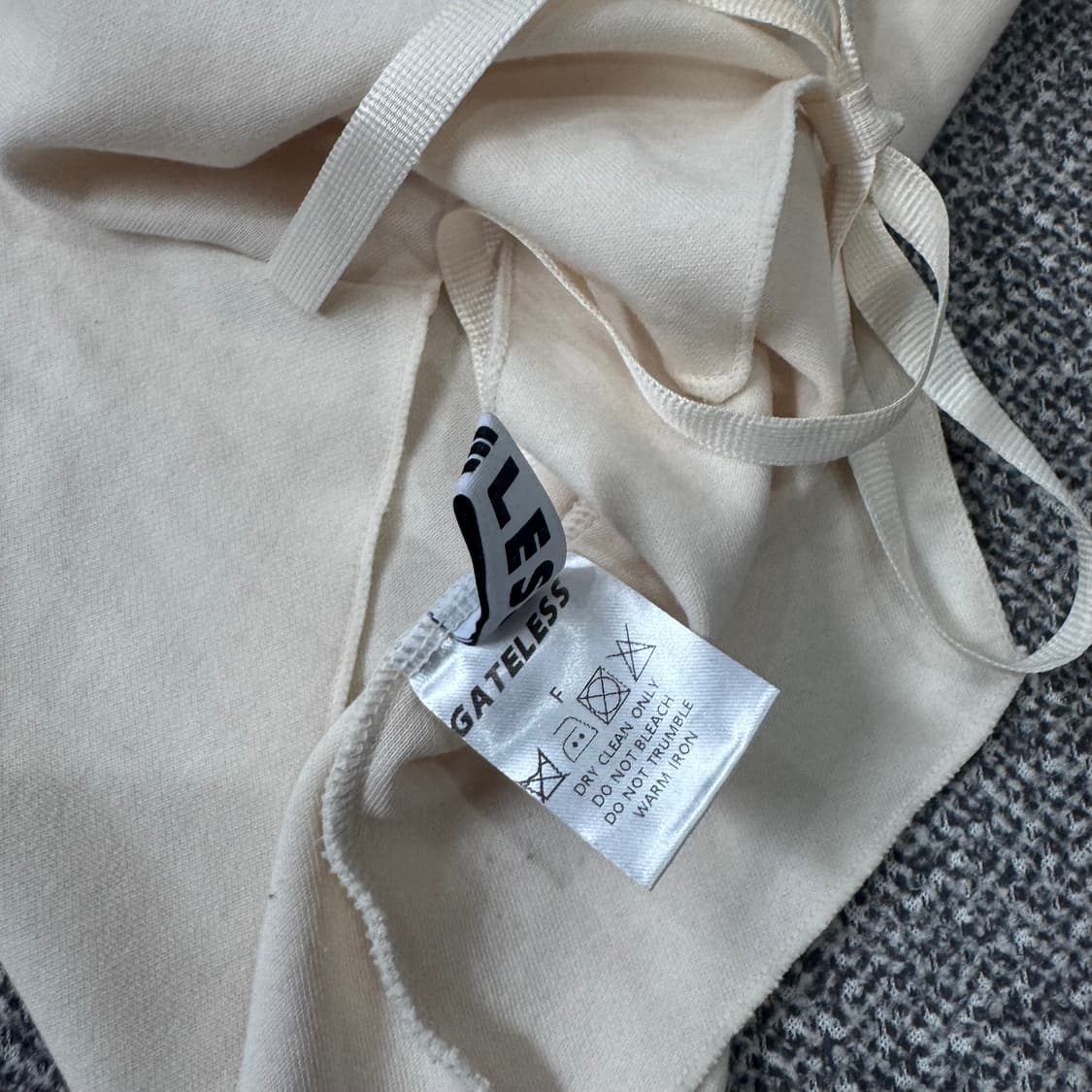 게이트리스 리본타이 컷아웃 상품이미지5