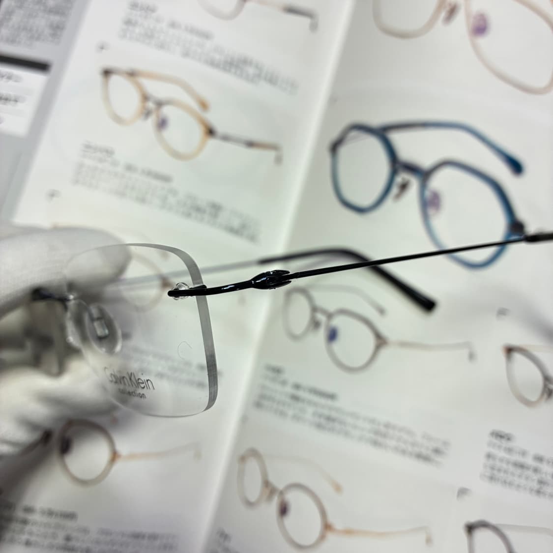 Calvin klein 캘빈클라인 무테 티타늄 네이비 안경 상품이미지3