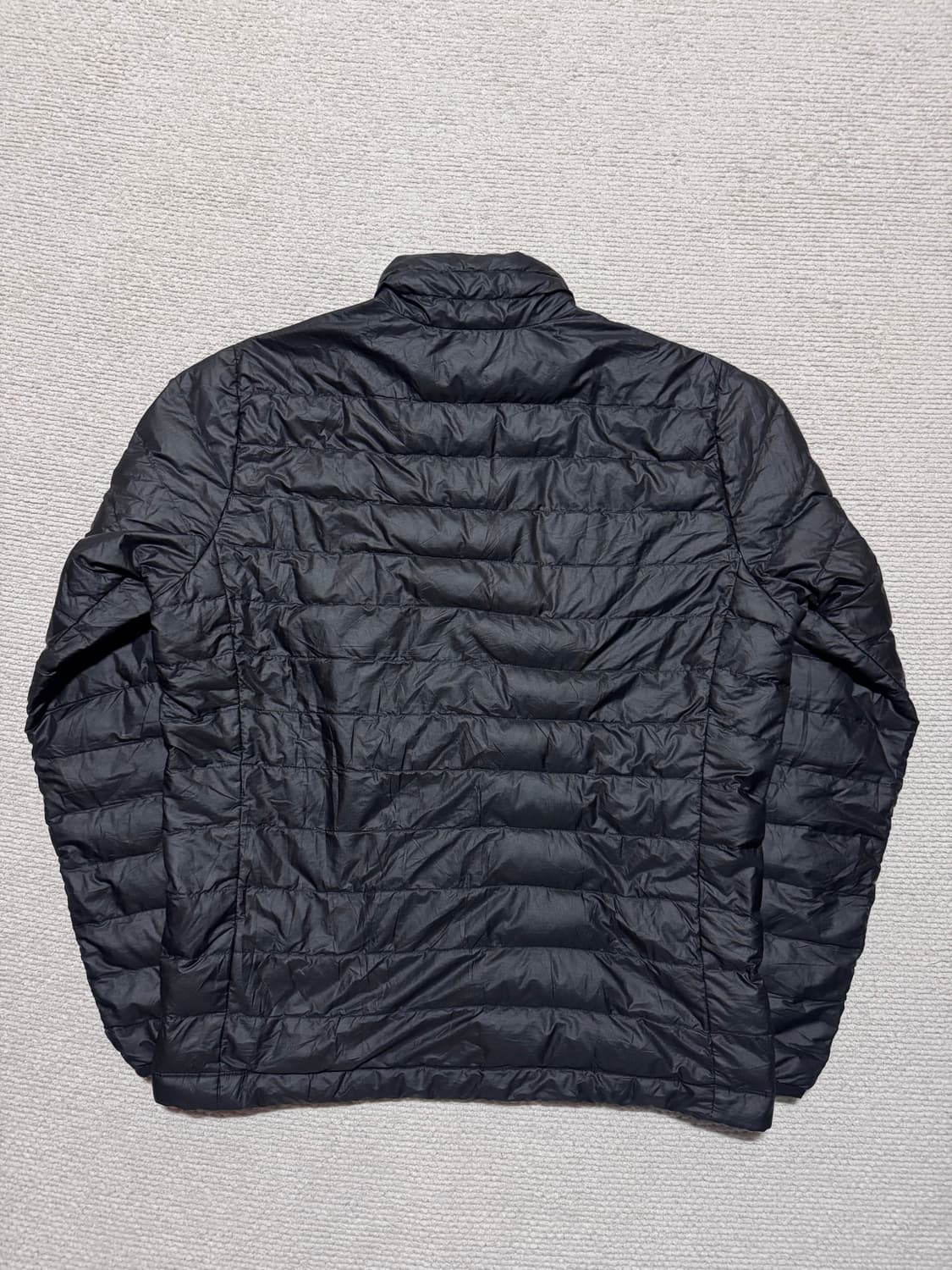파타고니아 구스다운 경량 패딩 블랙 M 상품이미지5