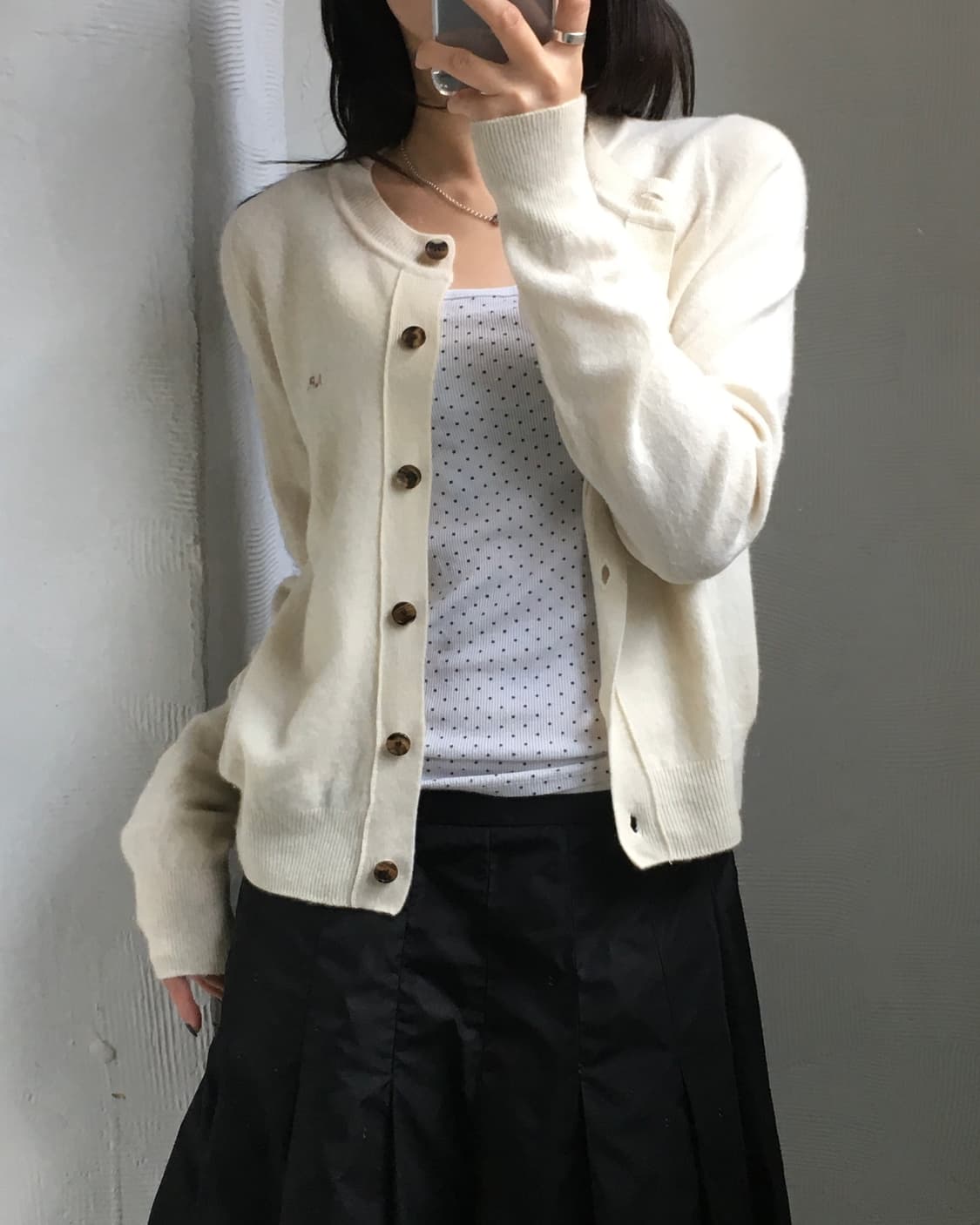 A.P.C. 아페쎄 캐시미어10 자수로고 아이보리컬러 라운드넥 가디건 상품이미지3