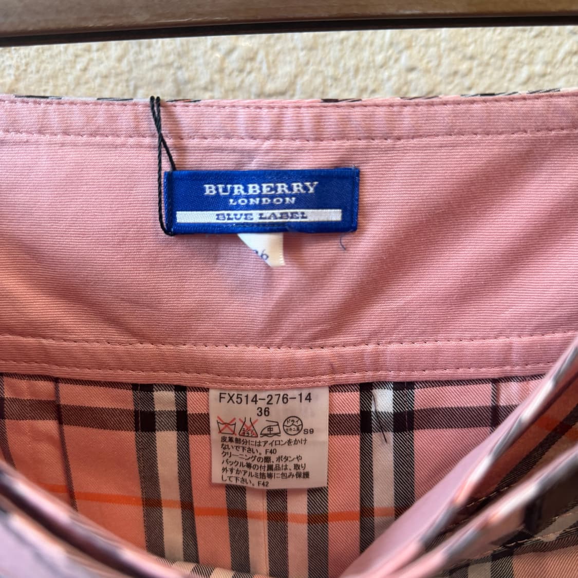 버버리 블루라벨 체크 플리츠 미니 스커트 레더 버클 스트랩 디테일 핑크 상품이미지5