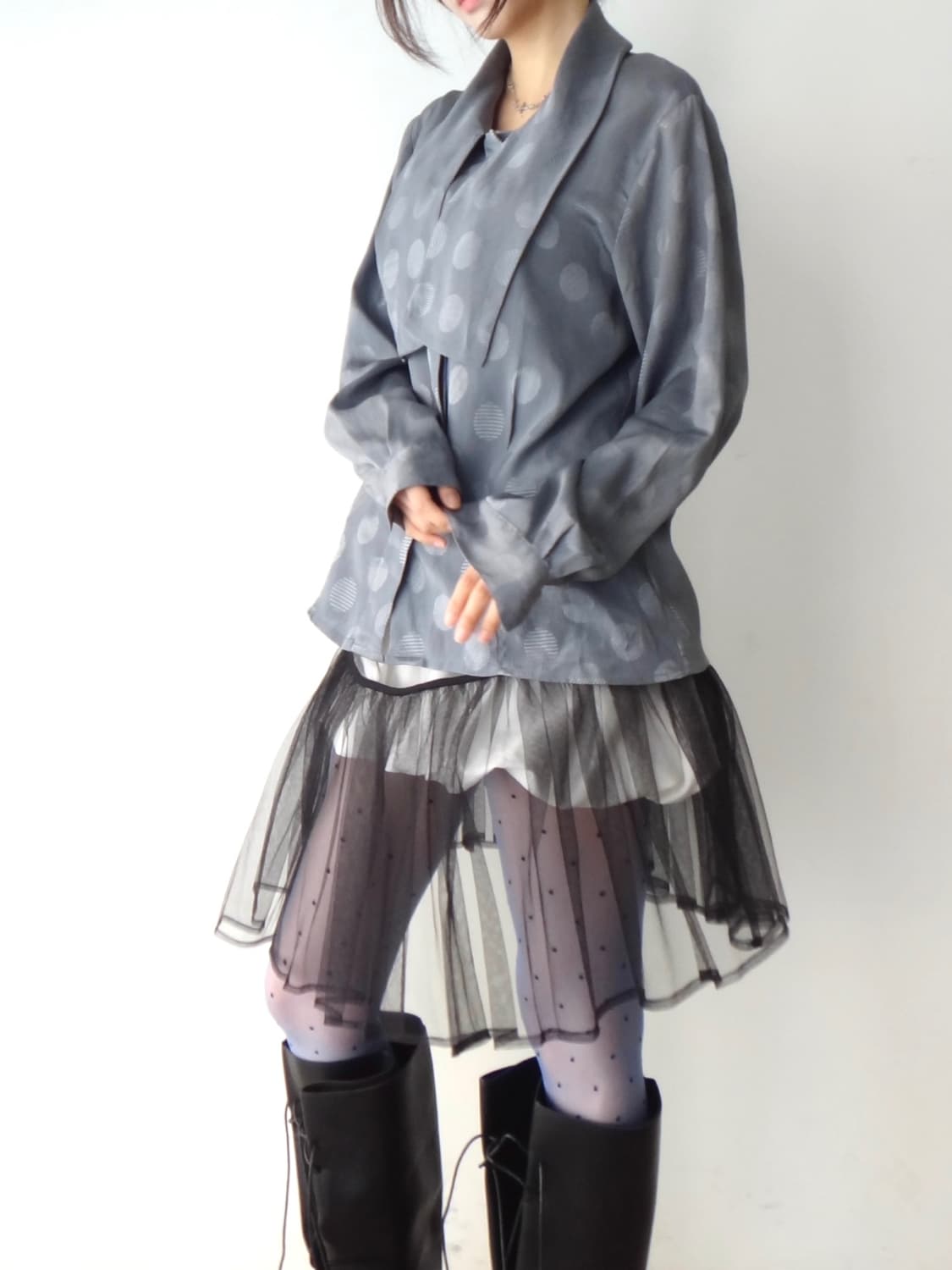 Dot pattern neck detail blouse / grey 상품이미지4