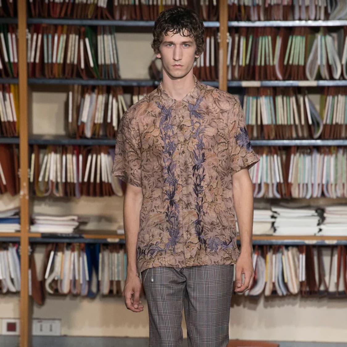 드리스반노튼 18ss 엠브로더리 하프 셔츠 50사이즈 상품이미지1