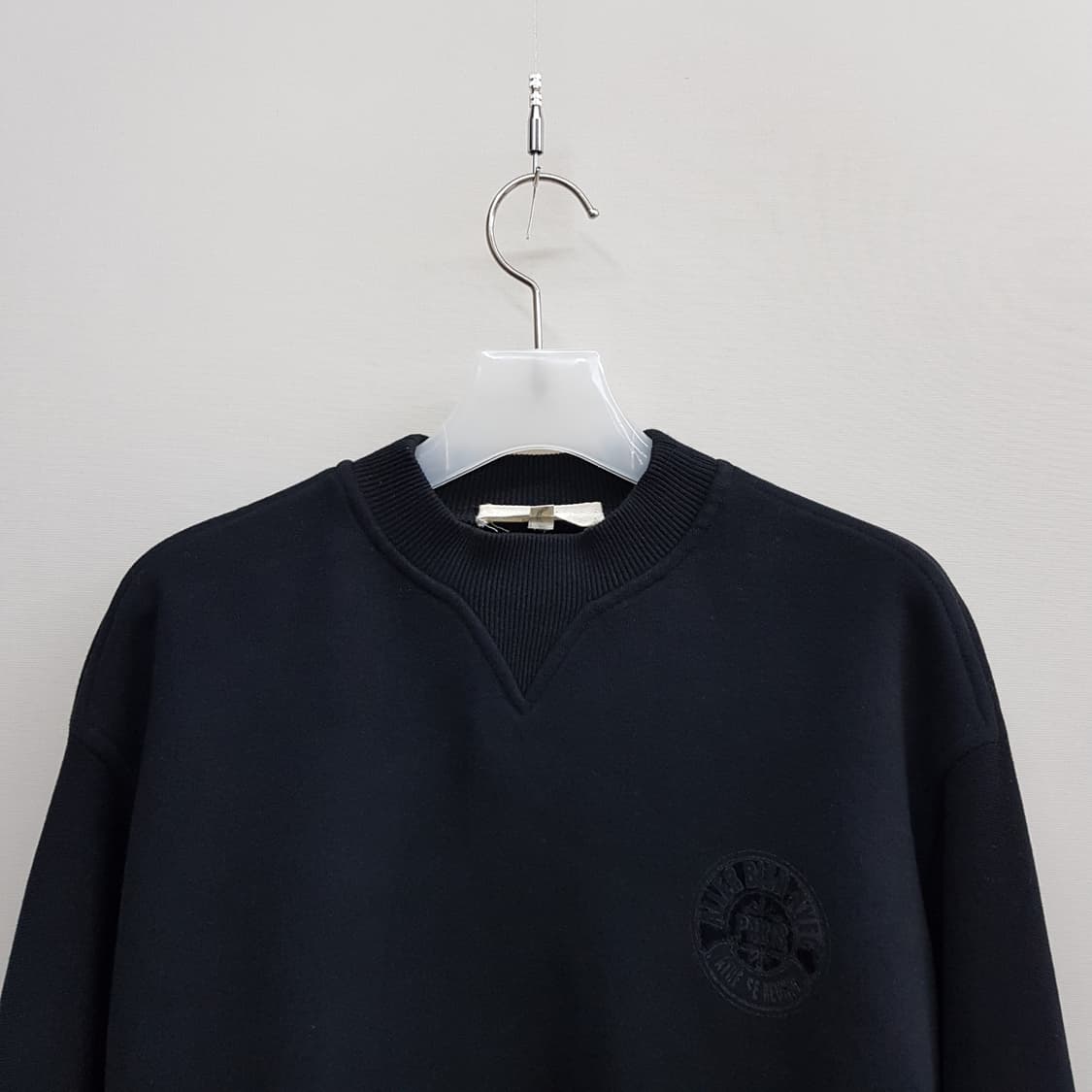 아떼바네사브루노 2022 로고 자수 크롭  맨투맨 S사이즈 상품이미지3