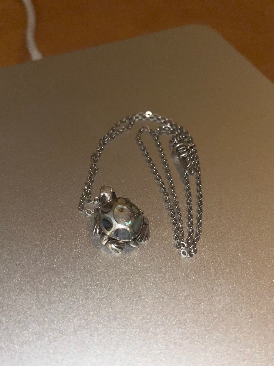 앤티크 9.25 실버 무드 영롱한 오팔/자개 거북이 목걸이 (에스파 닝닝 상품이미지1