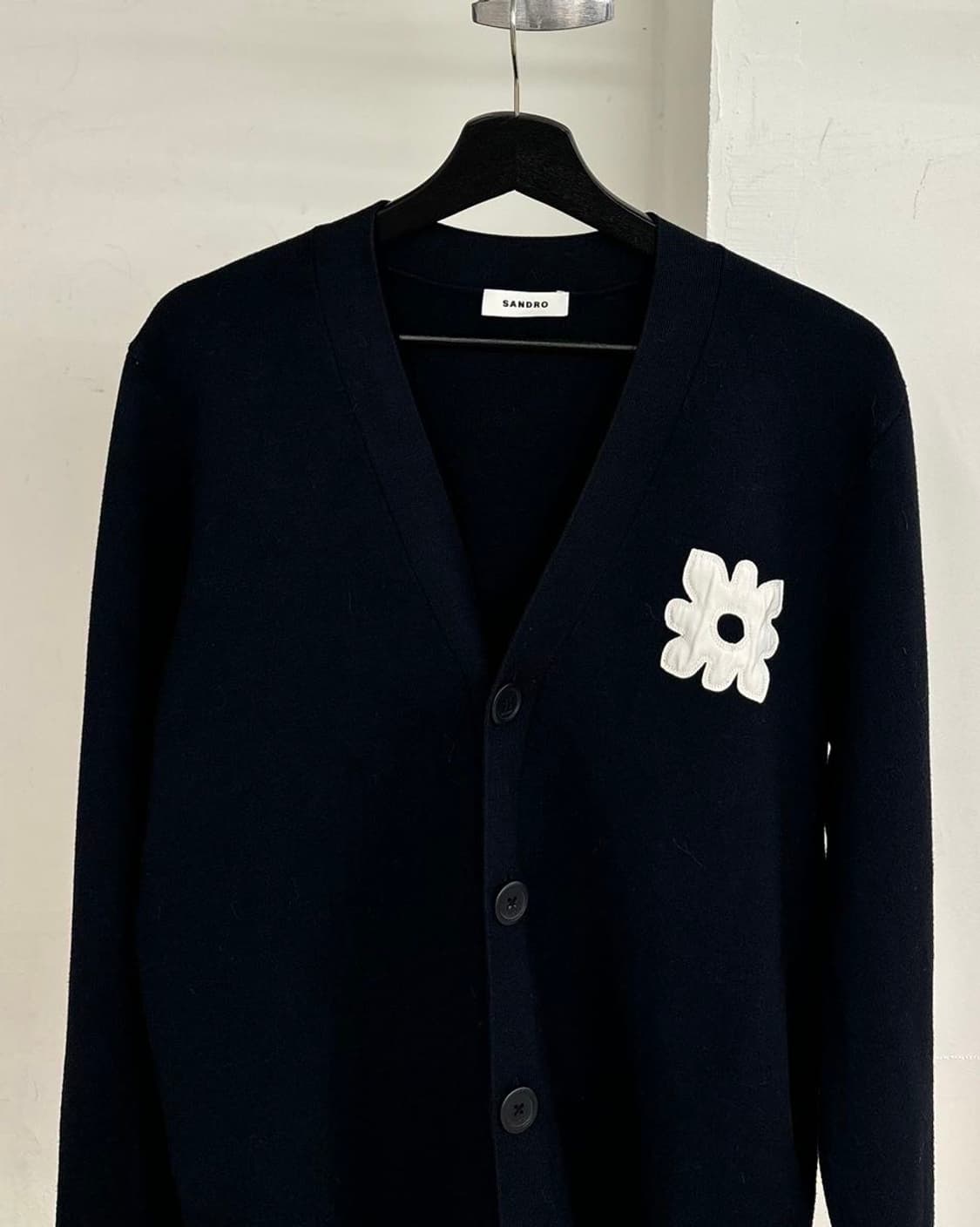 산드로 네이비 블루 플라워 패치 가디건 상품이미지2