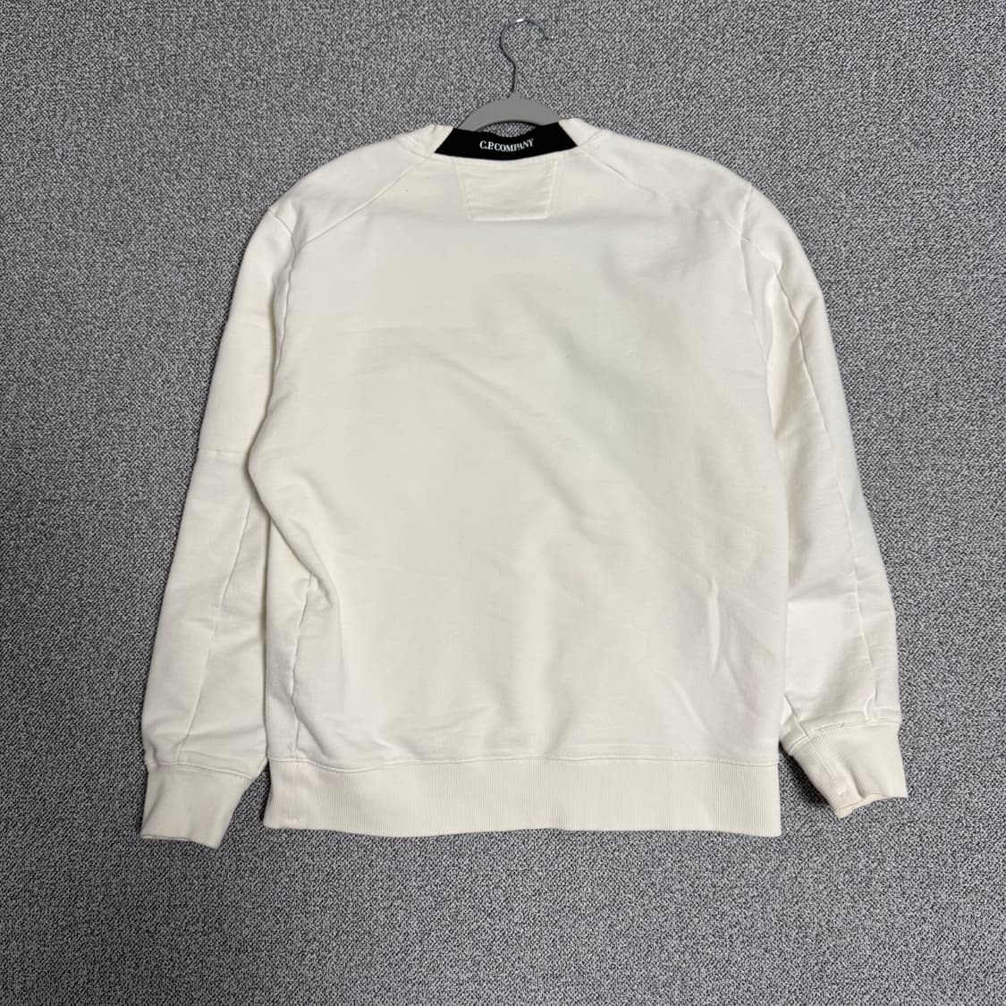 CP컴퍼니 맨투맨 화이트 XL 상품이미지2