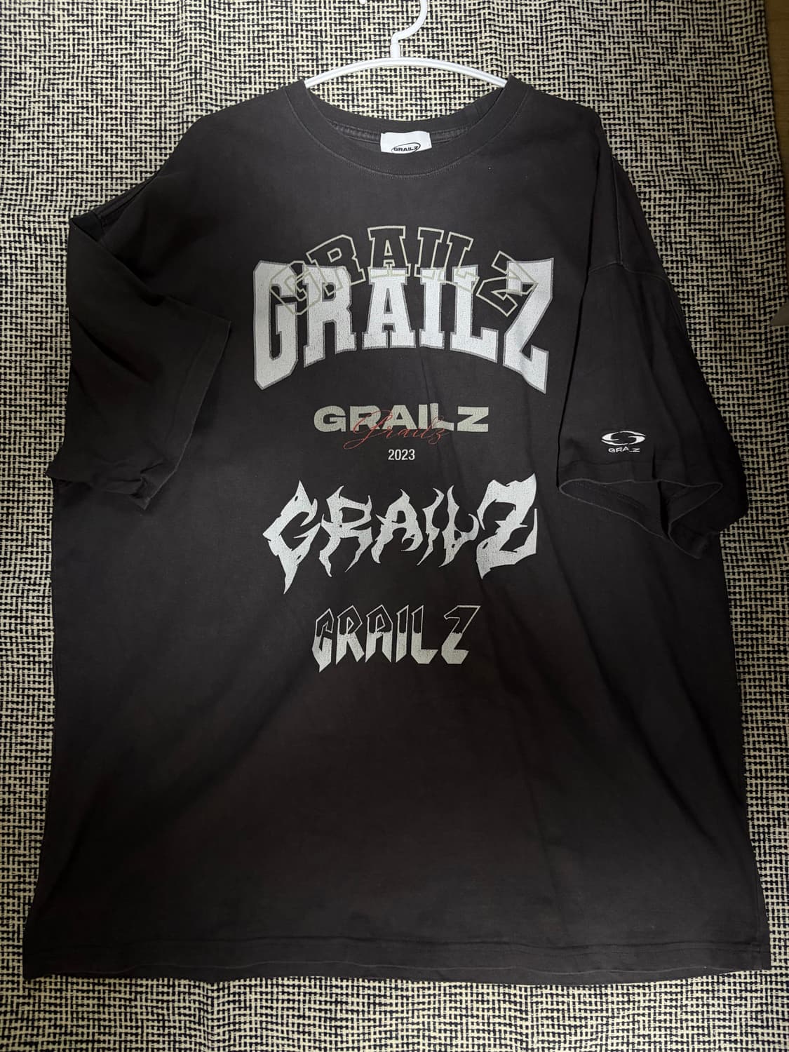 그레일즈 멀티 로고 티셔츠 차콜 3 상품이미지1