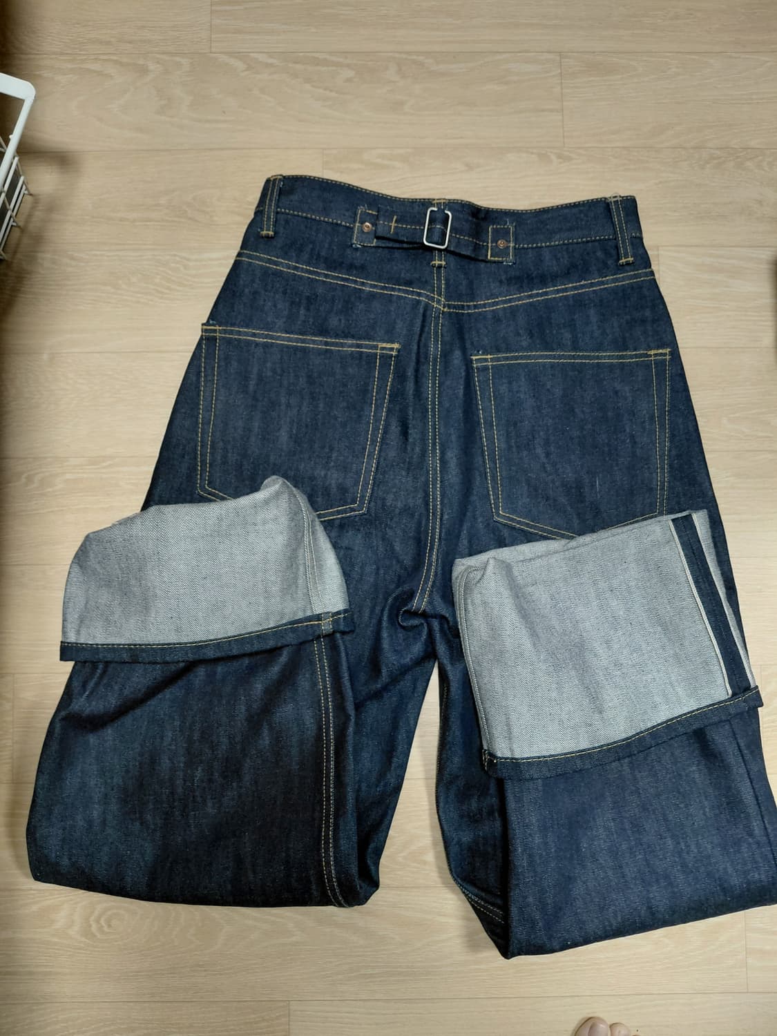 착샷O) 5버튼 인디고 옐로우스티치 커브드 롤업 데님 상품이미지4