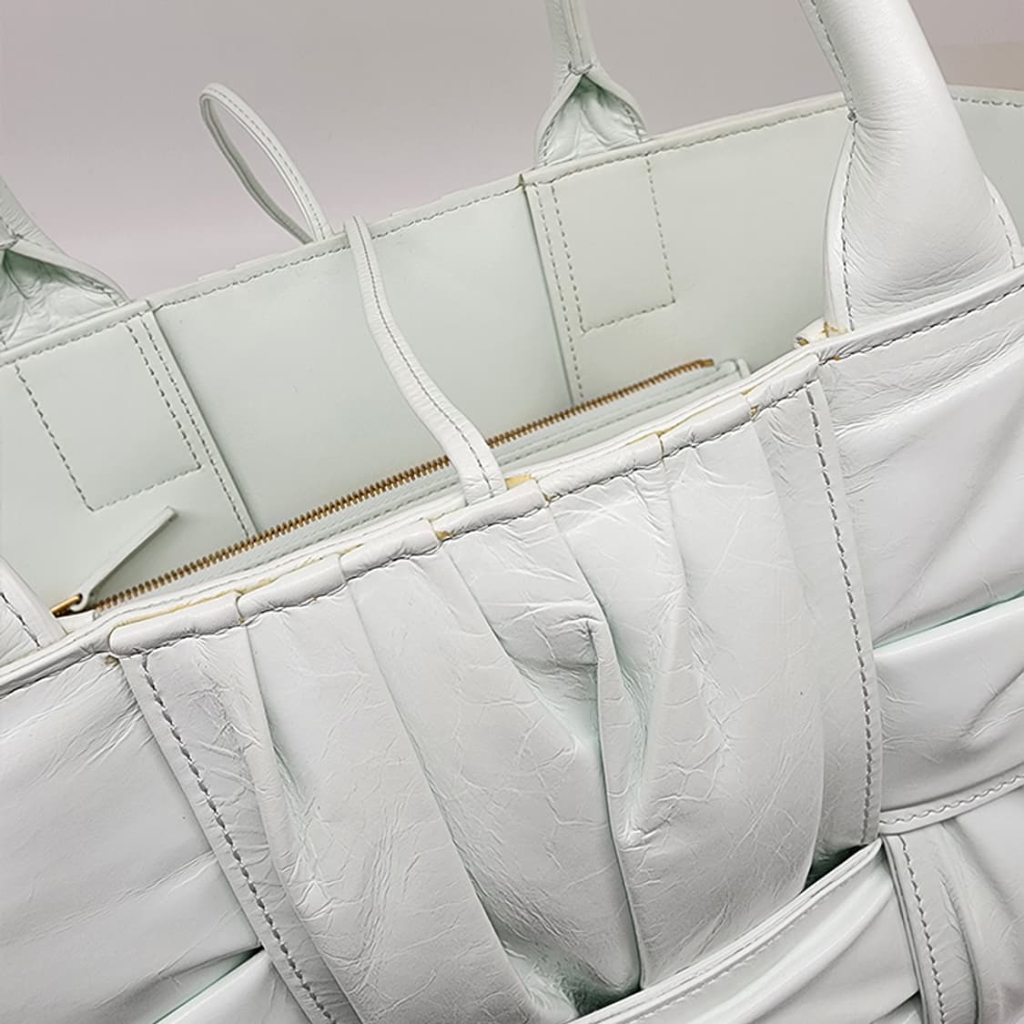 보테가베네타 아르코 레더 스몰 토트백 글레이셔 상품이미지5