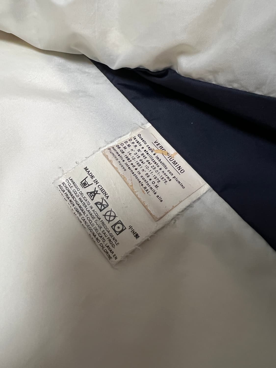 디스퀘어드 패딩 베스트 / 화이트×네이비 배색 / 겨울 레이어드 추천 상품이미지10