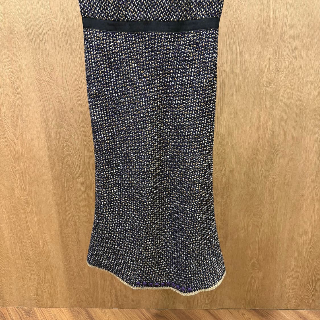 프라다 브이넥 슬리브리스 원피스 트위드 머메이드 실루엣 디테일 브라운 상품이미지5