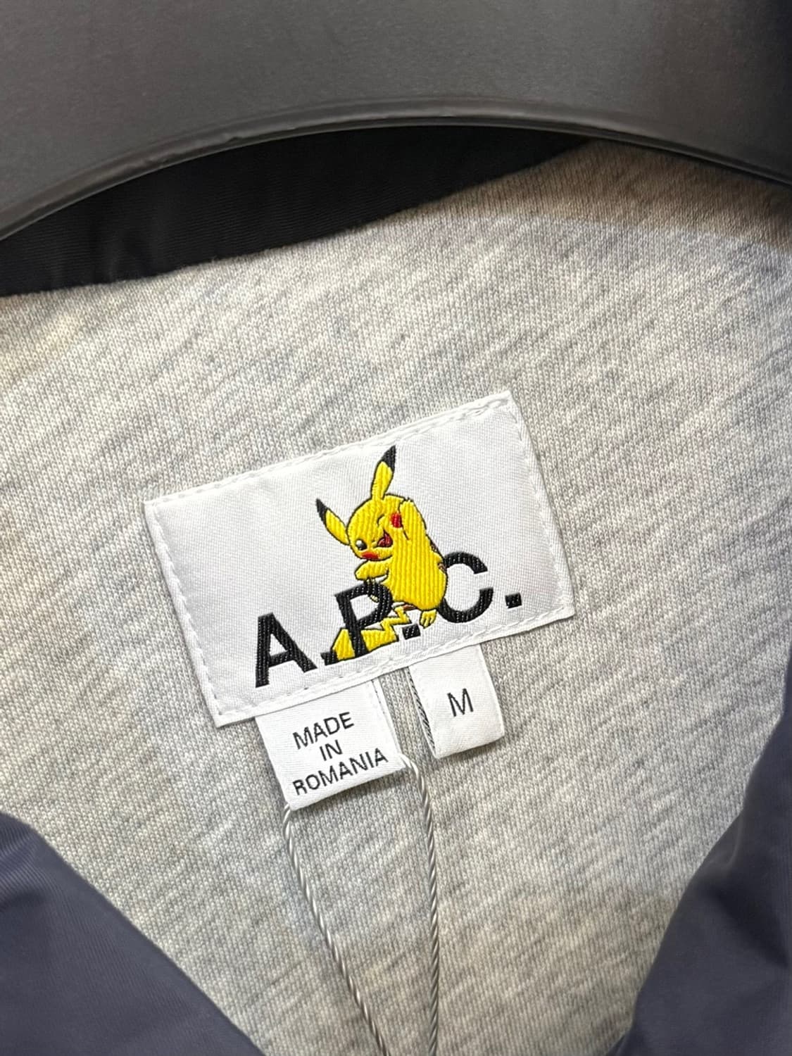 A.P.C. x 포켓몬 코치 자켓 상품이미지4