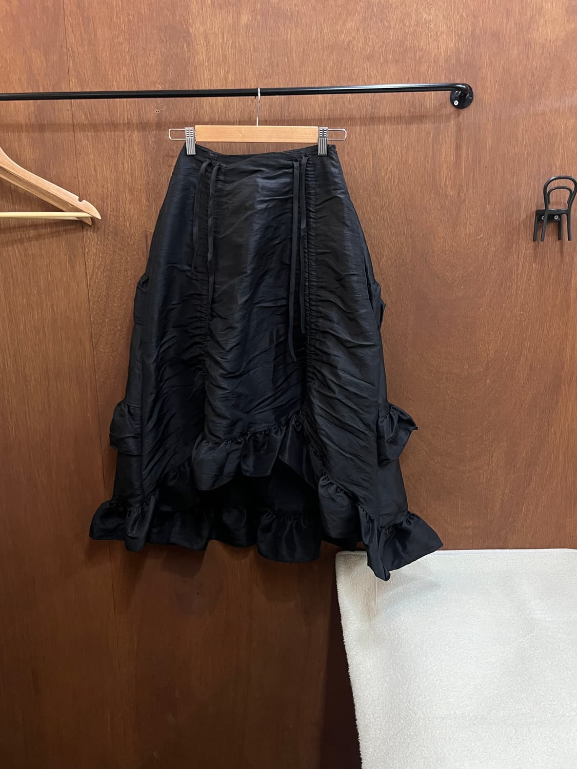 셔링 언발란스 스커트 블랙 상품이미지1