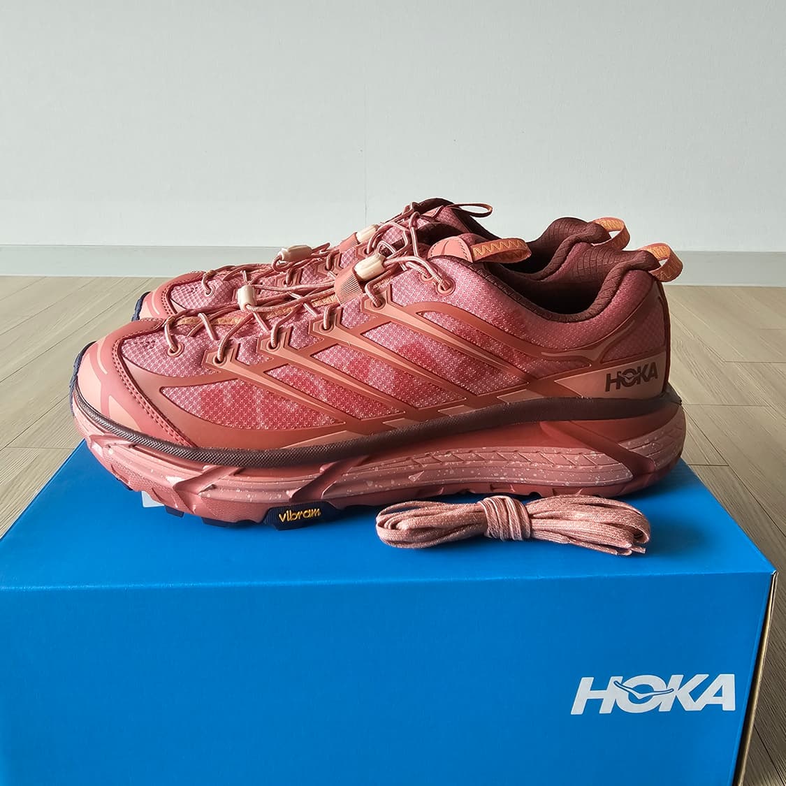 295 새제품) 호카 마파테 쓰리 2 핫 소스 어슨웨어 등산화 트레킹화 상품이미지1