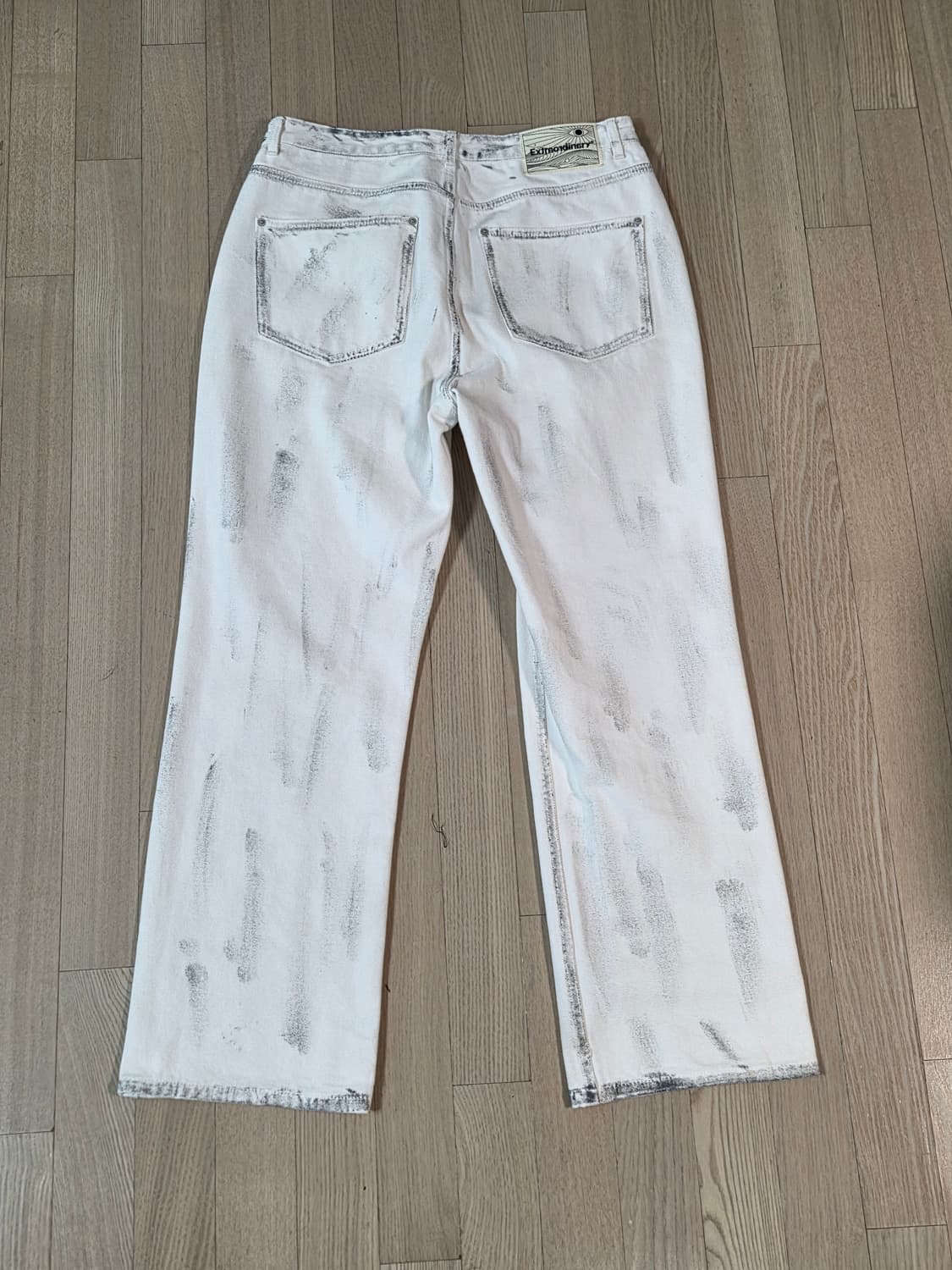 엑스트라오디너리 브러쉬 화이트 데님 L사이즈 판매합니다. 상품이미지3