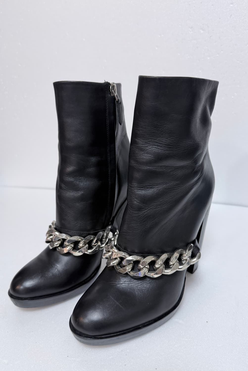 GIVENCHY 지방시 체인 디테일 앵클 부츠 235 상품이미지1