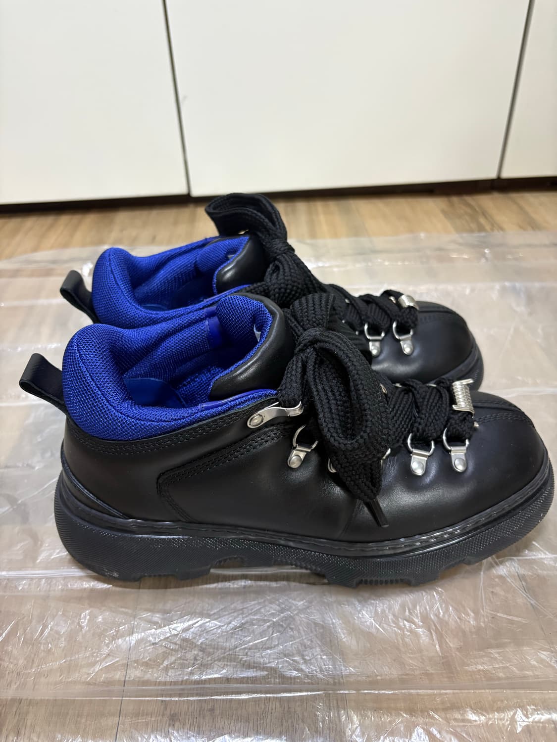 [41=260] 버버리 레더 트랙(트렉) 부츠 블랙 팝니다 상품이미지3