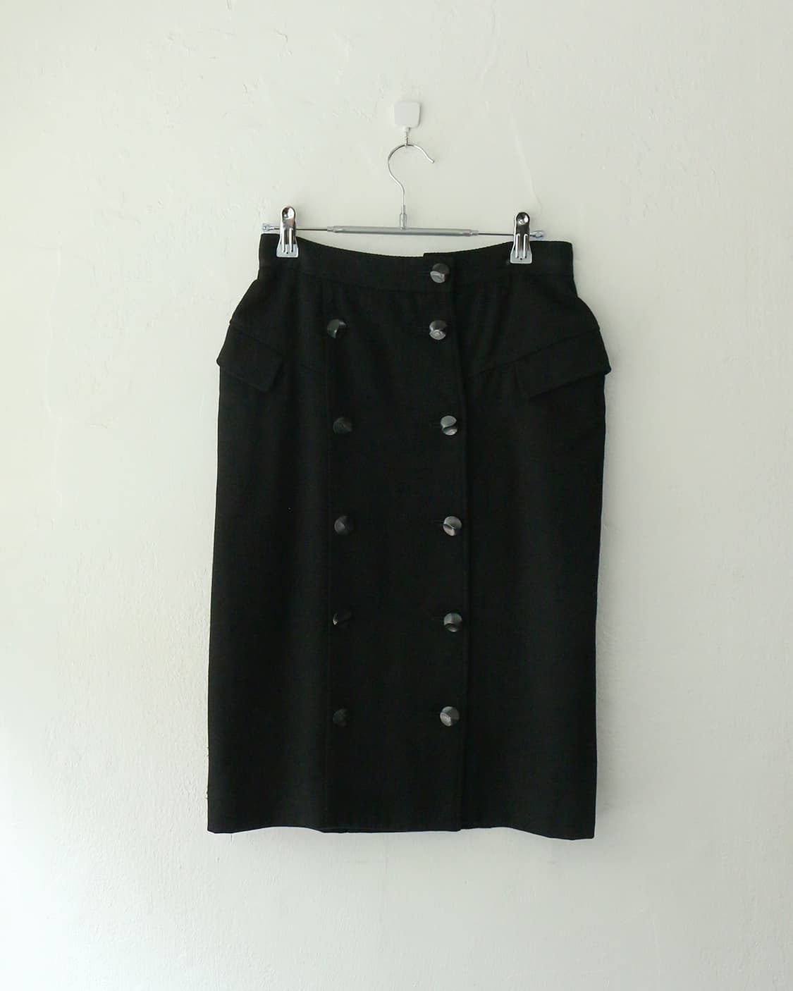 꾸레쥬 블랙 버튼 스커트  상품이미지3