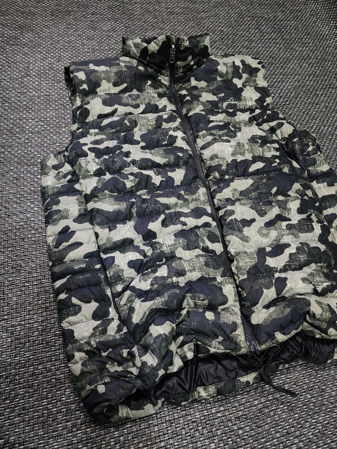 노스페이스 550 구스다운 패딩 조끼 카모 M사이즈 상품이미지8