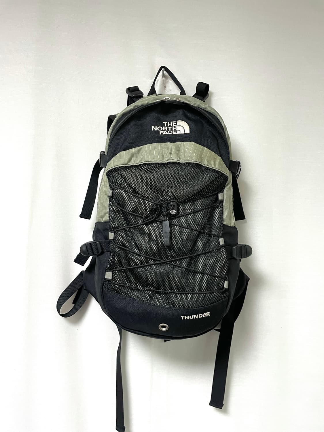 노스페이스 소형 립스탑 나일론 배낭 백팩 12L _ 라이트카키 상품이미지1