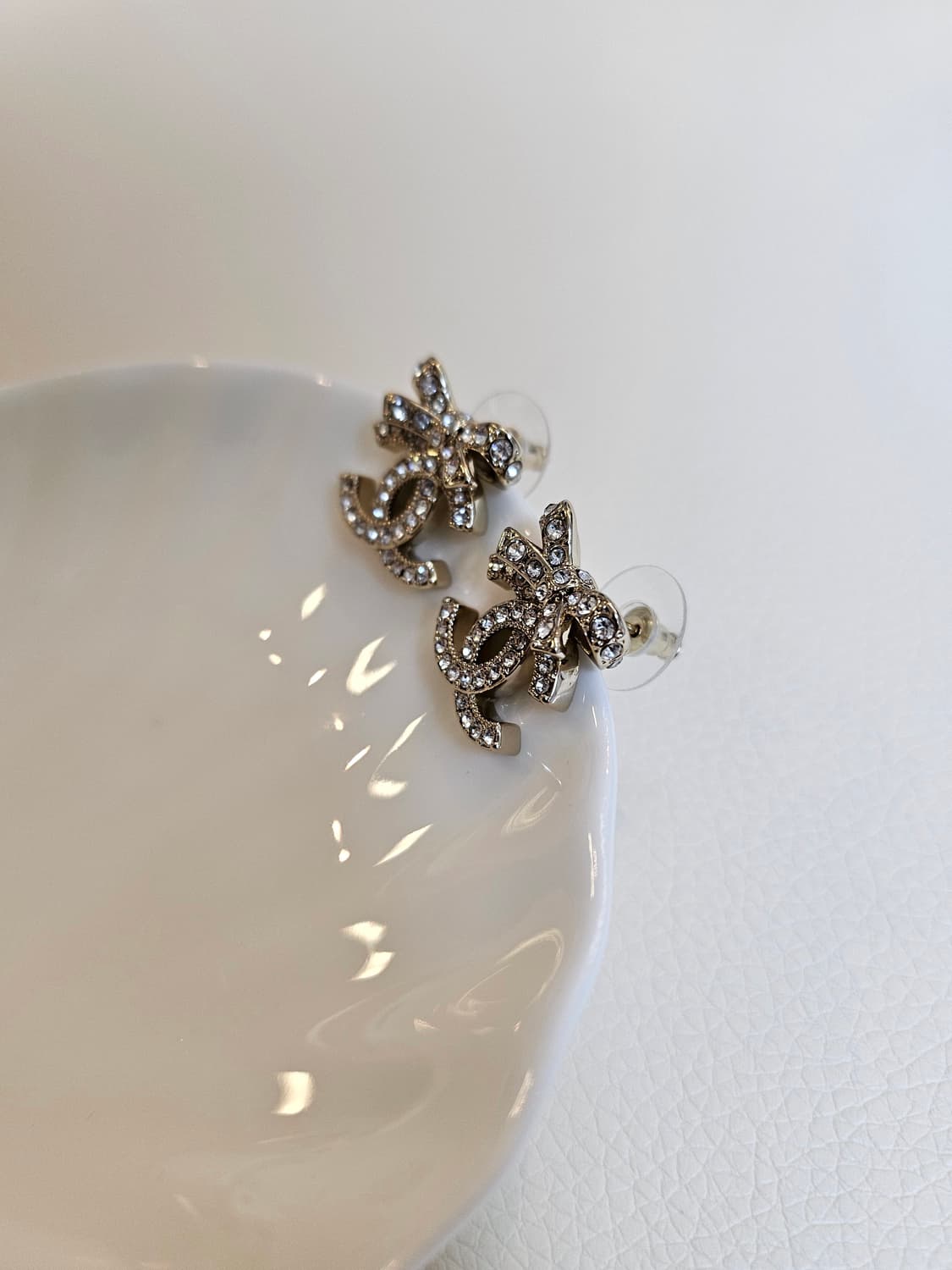 샤넬 리본 보석CC 귀걸이 샴페인골드 업사이클링 상품이미지2