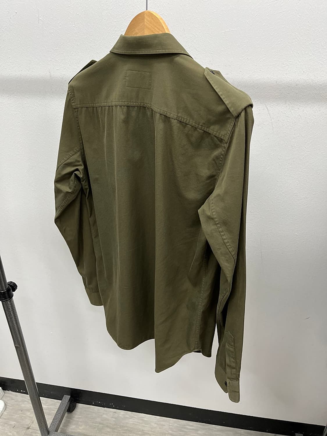 95-100) 산드로 카키 견장셔츠 상품이미지4