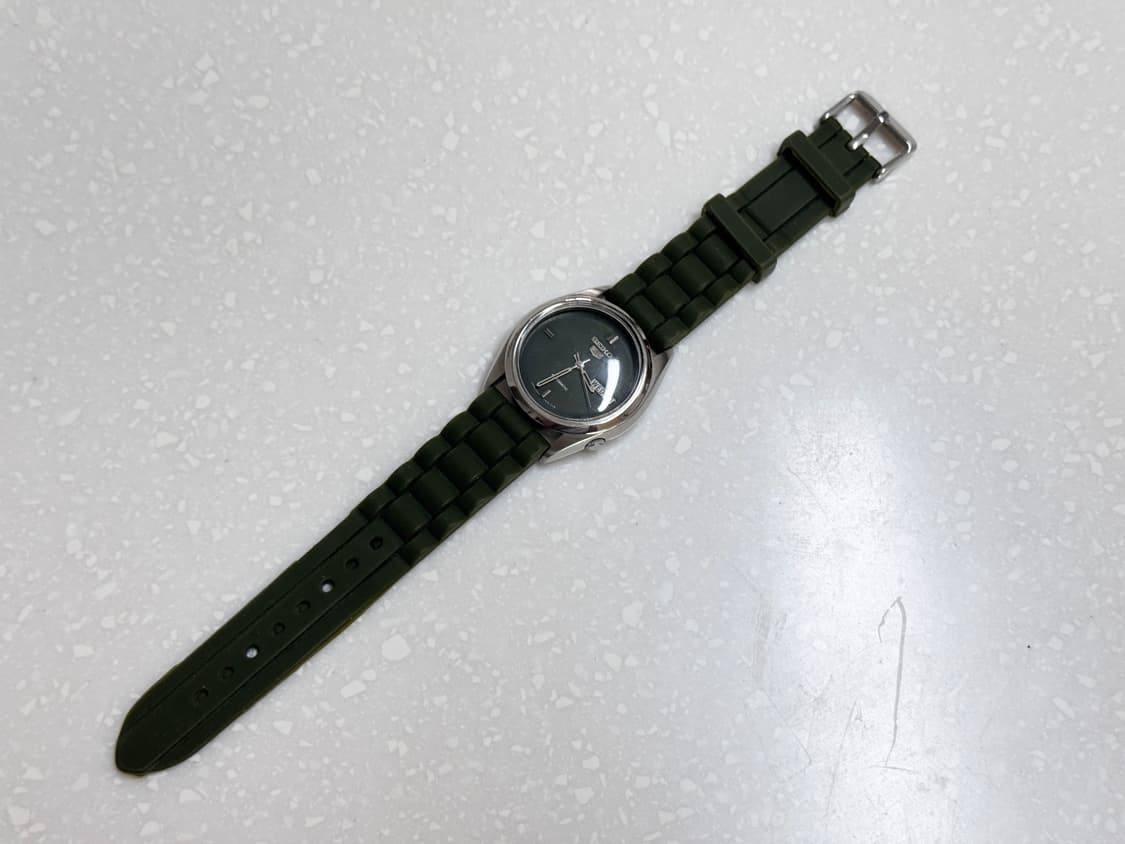 세이코 5 오토매틱 시계 + 고무 다이버 스트랩 상품이미지2