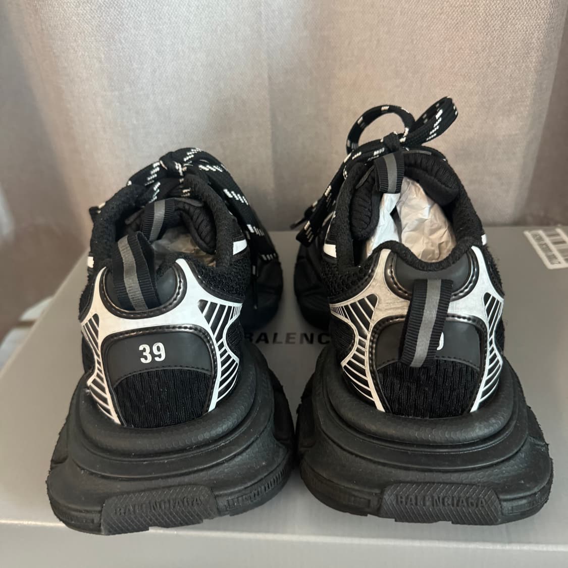 발렌시아가 3XL 블랙 39 사이즈 판매 상품이미지4