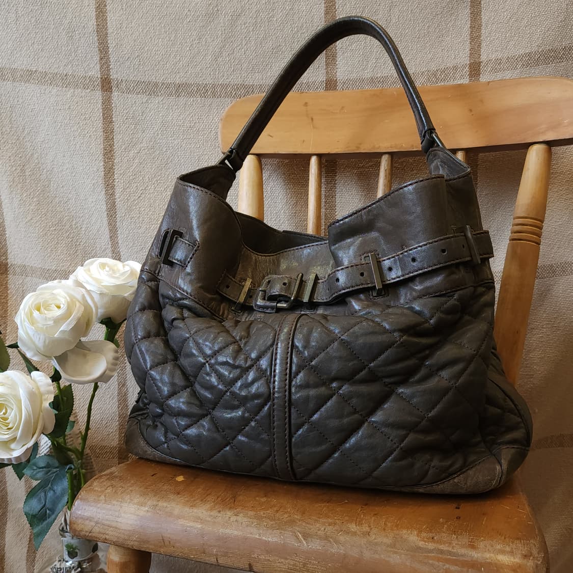 버버리 퀼티드 레더 숄더백 카키 브라운 상품이미지2