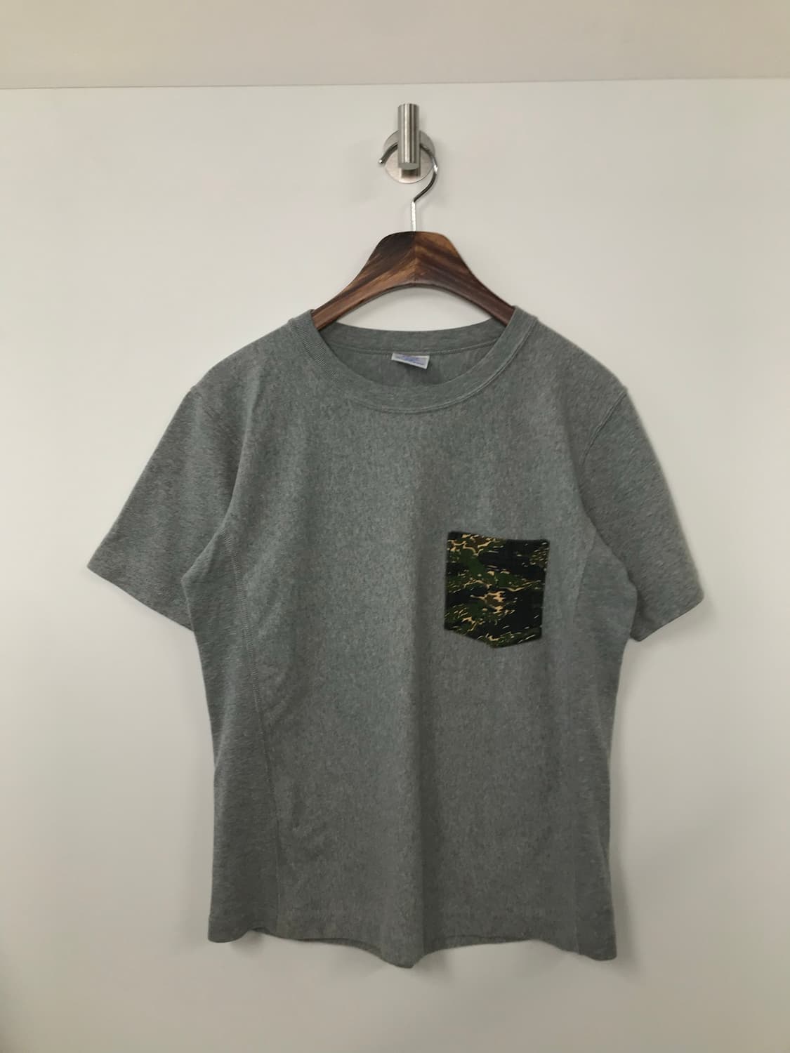 챔피온 카모 포켓 그레이 반팔 티셔츠 상품이미지2