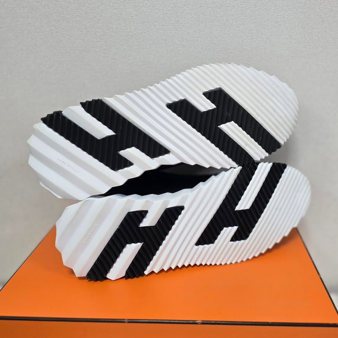 에르메스 바운싱 스니커즈 신발 43사이즈 판매 상품이미지6