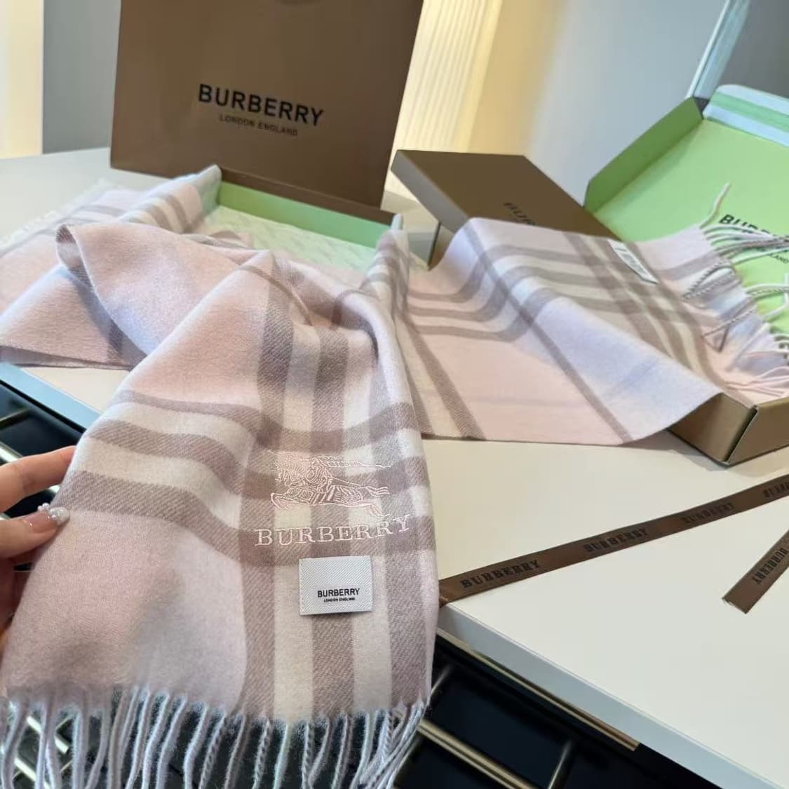 버버리숙녀 리버서블 스카프
 상품이미지2